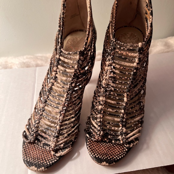 Women's Vince Camutos Strappy 4in High Heel Sandals - Picture 8 of 9